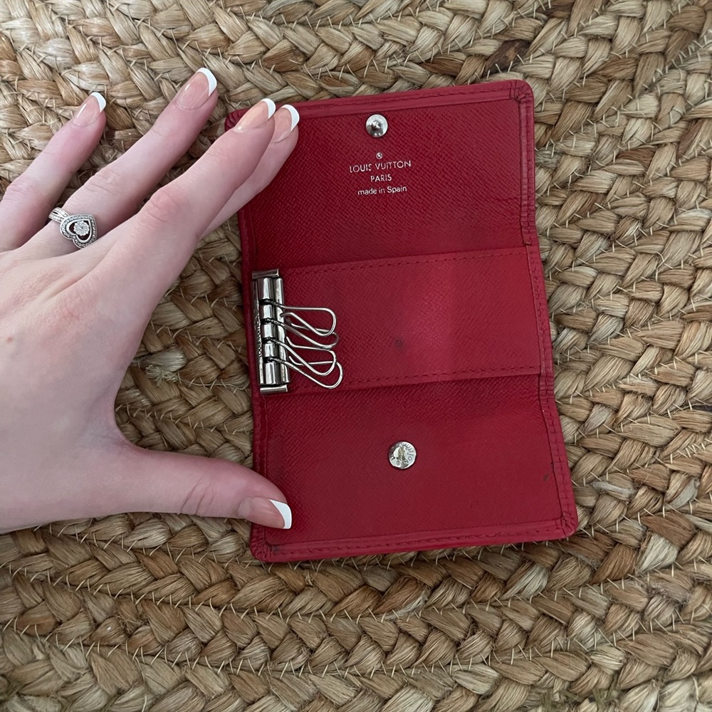 ❣️LOUIS VUITTON RED EPI KEY HOLDER❣️ - Picture 6 of 14